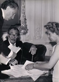 Dali signs for Pierre and Geneviéve Argillet